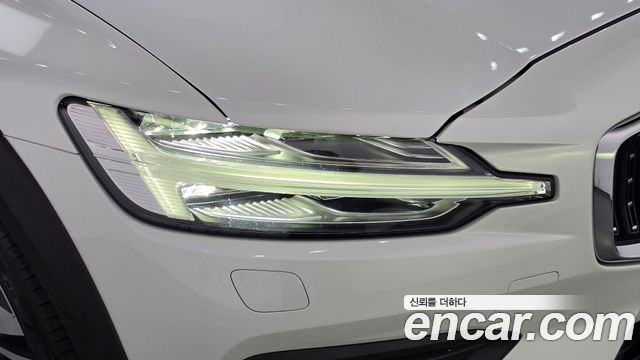 Volvo V60 2020 — photo 8