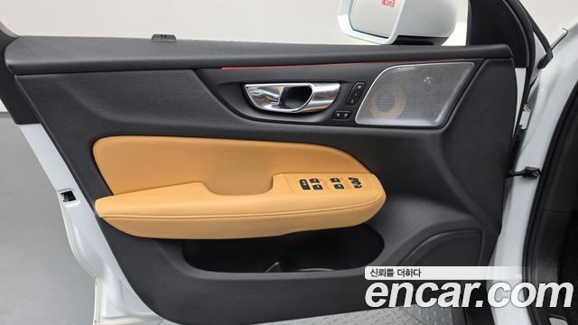 Volvo V60 2020 — photo 14