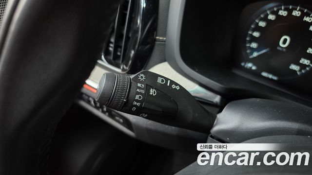 Volvo V60 2020 — photo 28