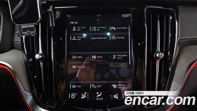 Volvo V60 2020 — photo 30