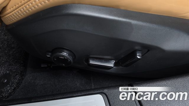 Volvo V60 2020 — photo 31