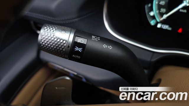 Genesis GV80 2023 — photo 32