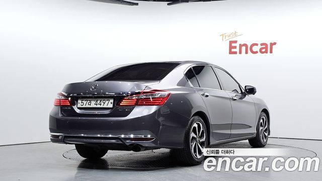 Honda Accord 2017 — photo 2