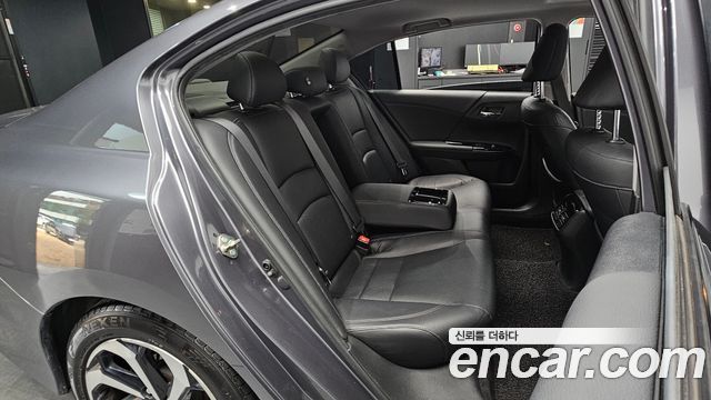 Honda Accord 2017 — photo 17