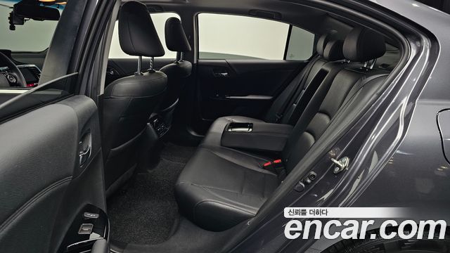 Honda Accord 2017 — photo 18