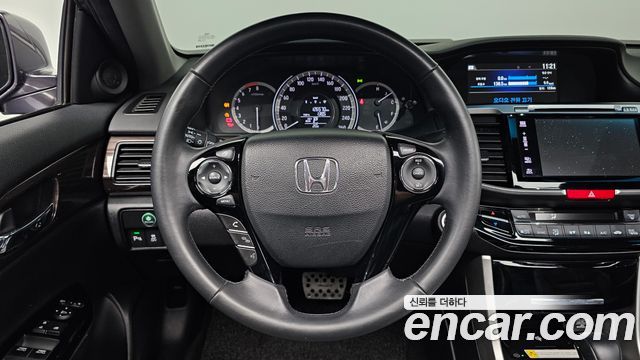 Honda Accord 2017 — photo 19