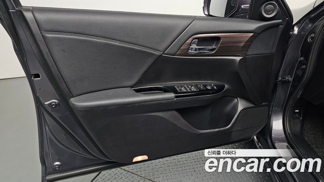 Honda Accord 2017 — photo 14