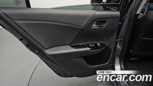 Honda Accord 2017 — photo 15