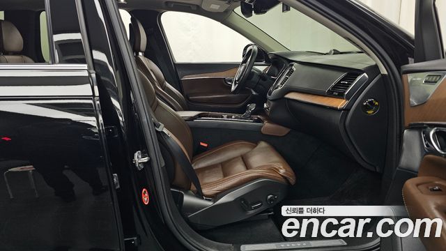 Volvo XC90 2018 — photo 17