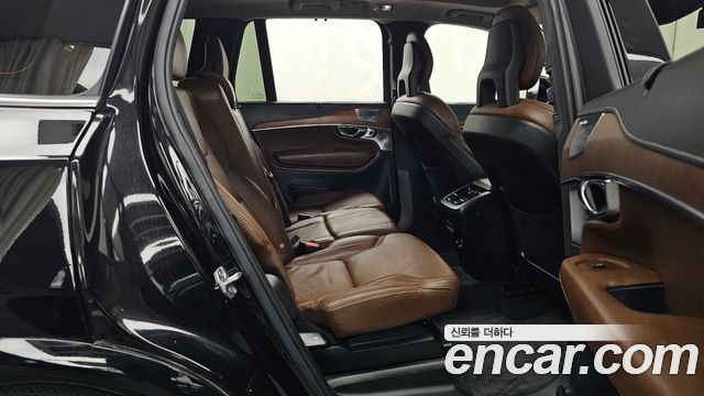 Volvo XC90 2018 — photo 18