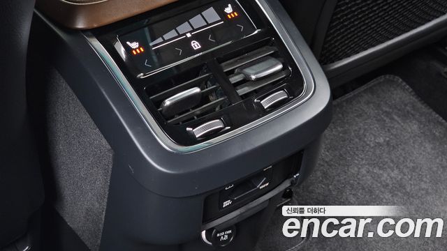 Volvo XC90 2018 — photo 24