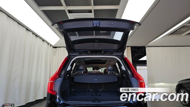 Volvo XC90 2018 — photo 26