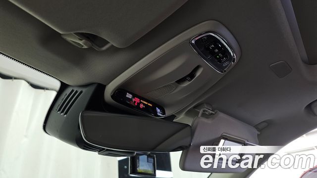Volvo XC90 2018 — photo 32