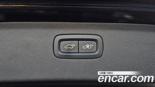 Volvo XC90 2018 — photo 33