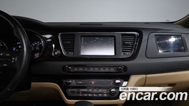 Kia Canival 2019 — photo 20