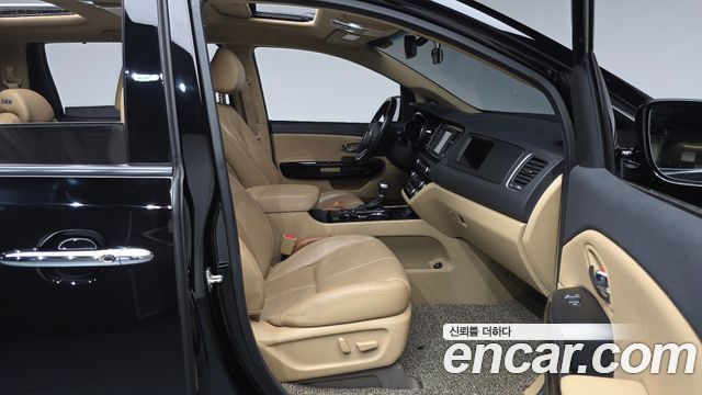 Kia Canival 2019 — photo 16