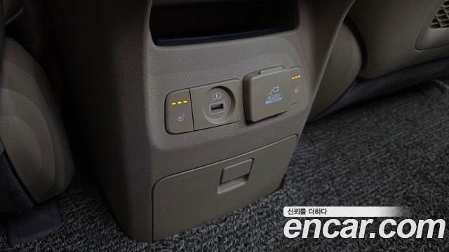 Kia Canival 2019 — photo 31