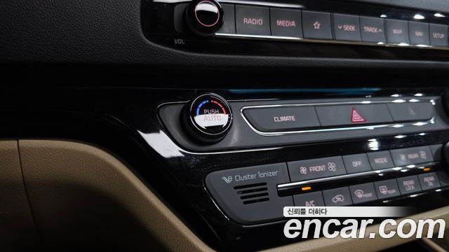 Kia Canival 2019 — photo 37