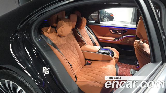 Mercedes-Benz S-Class 2023 — photo 17