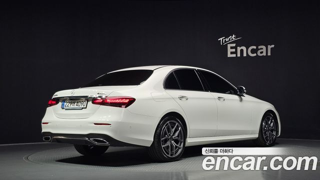Mercedes-Benz E-Class 2023 — photo 2