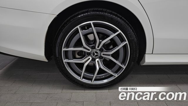 Mercedes-Benz E-Class 2023 — photo 5