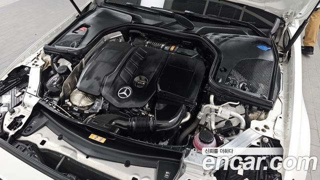 Mercedes-Benz E-Class 2023 — photo 6