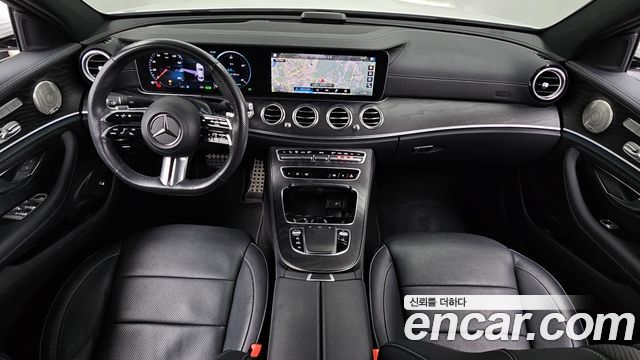 Mercedes-Benz E-Class 2023 — photo 10