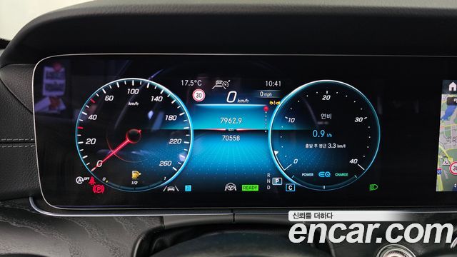 Mercedes-Benz E-Class 2023 — photo 11