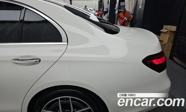 Mercedes-Benz E-Class 2023 — photo 17