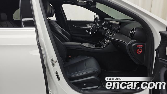 Mercedes-Benz E-Class 2023 — photo 18