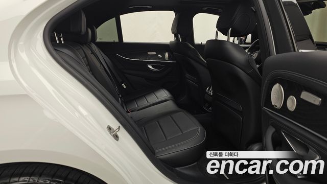Mercedes-Benz E-Class 2023 — photo 19