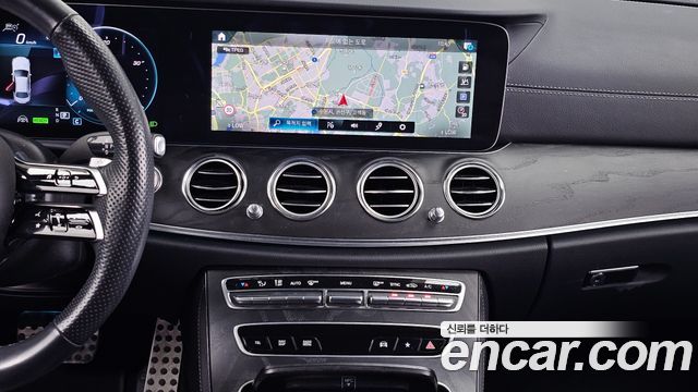Mercedes-Benz E-Class 2023 — photo 21