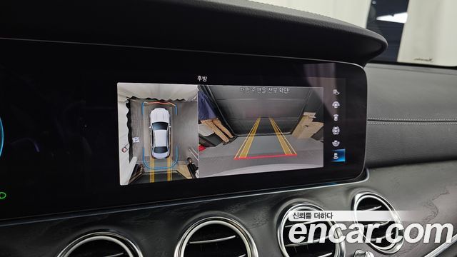 Mercedes-Benz E-Class 2023 — photo 22
