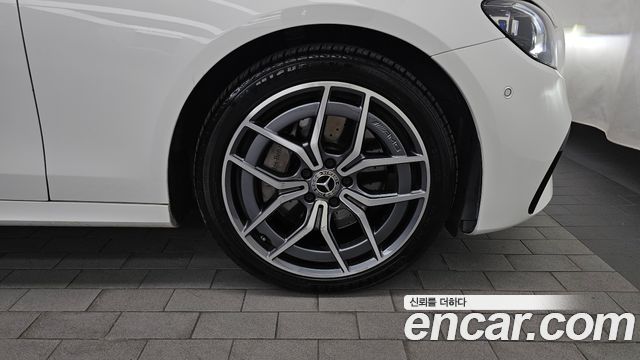 Mercedes-Benz E-Class 2023 — photo 7