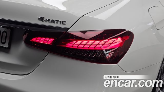Mercedes-Benz E-Class 2023 — photo 9