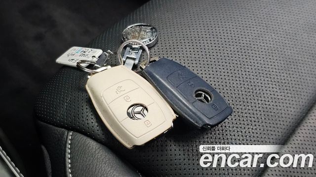 Mercedes-Benz E-Class 2023 — photo 30
