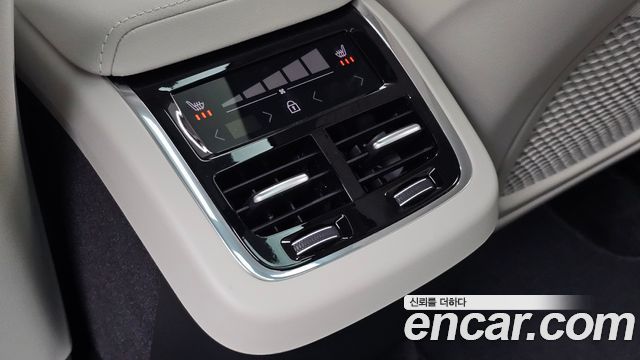 Volvo XC60 2026 — photo 24