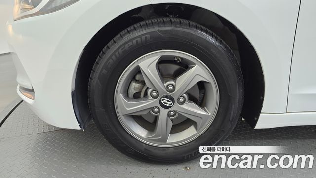 Hyundai AVANTE 2017 — photo 5
