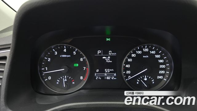 Hyundai AVANTE 2017 — photo 11
