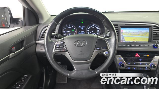 Hyundai AVANTE 2017 — photo 19