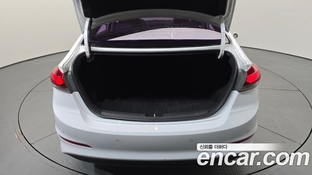 Hyundai AVANTE 2017 — photo 22