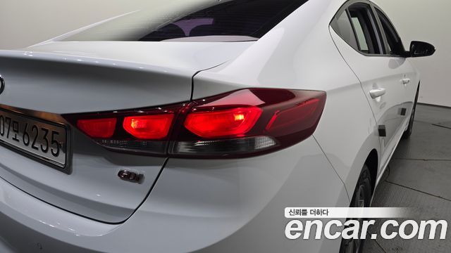 Hyundai AVANTE 2017 — photo 9