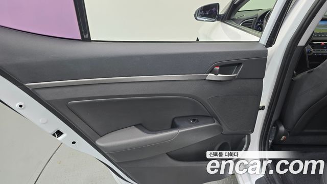 Hyundai AVANTE 2017 — photo 15