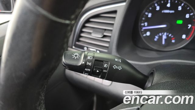 Hyundai AVANTE 2017 — photo 28