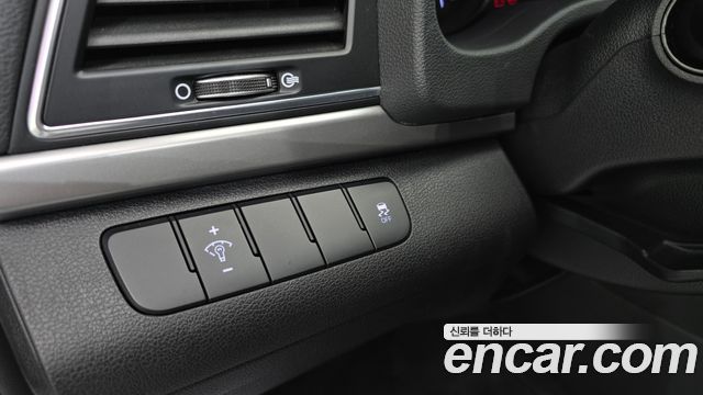 Hyundai AVANTE 2017 — photo 30