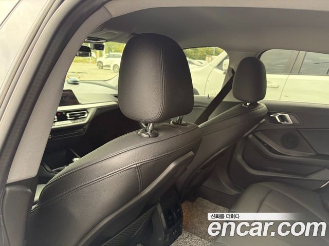 BMW 2-Series 2021 — photo 17