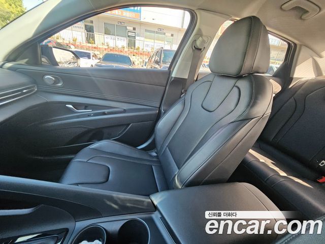 Hyundai AVANTE 2021 — photo 17