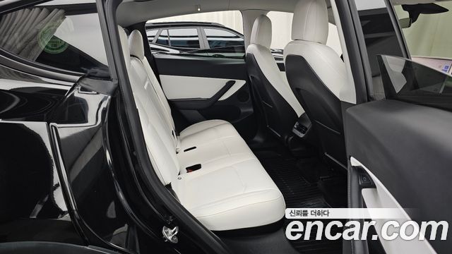 Tesla Model Y 2022 — photo 17