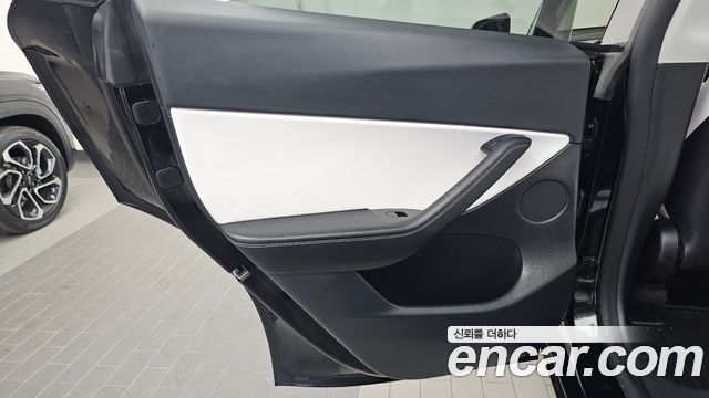 Tesla Model Y 2022 — photo 14