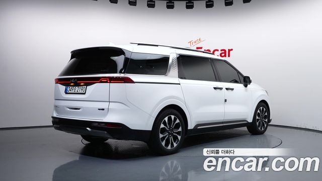Kia Canival 2023 — photo 2